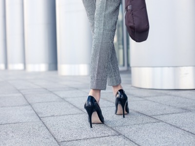 smart-dressed-woman-wearing-shoes-featured