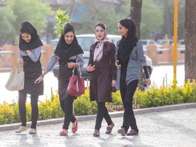 iranian women going to work featured