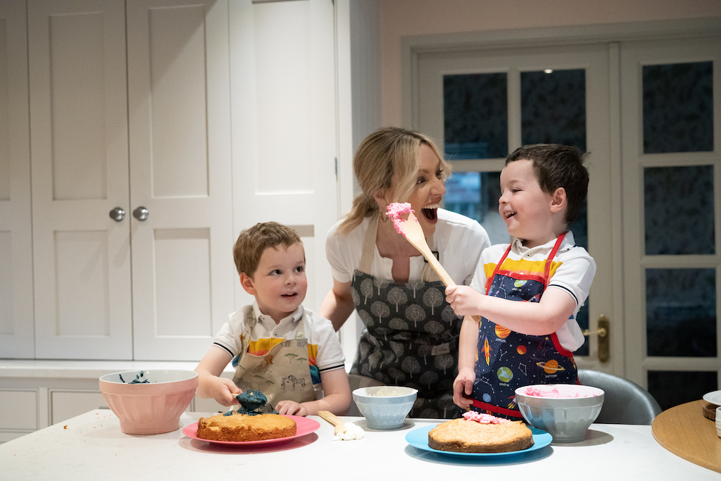 Sarah Thomas baking with her children
