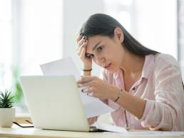 Woman-on-laptop